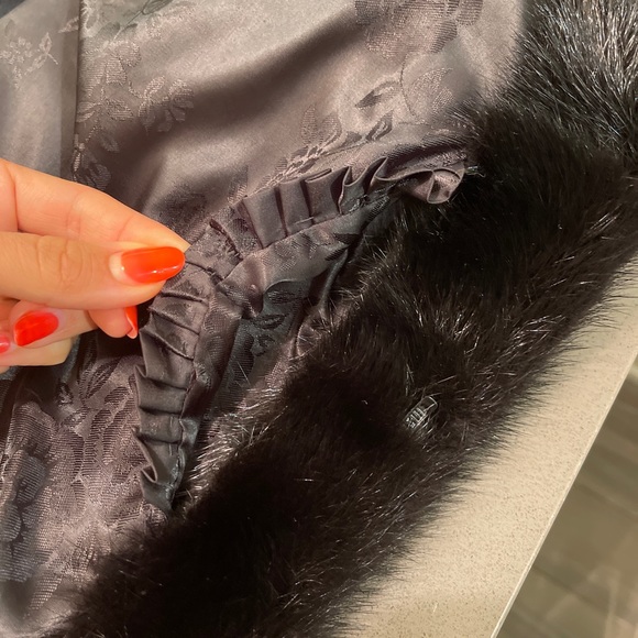 Hip length black mink coat. - Picture 4 of 5